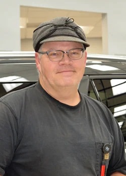Staff member Dave Lewis from ID_b329ab8aa991