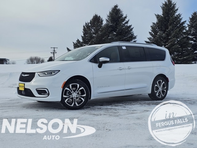 2026 Chrysler Pacifica Pinnacle's photo