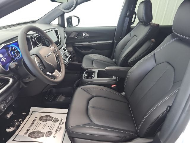 2026 Chrysler Voyager LX - Photo 24