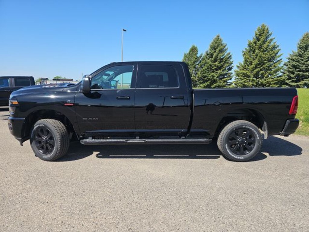 New 2026 Ram 3500 LARAMIE CREW CAB 4X4 6'4 BOX Pickup
