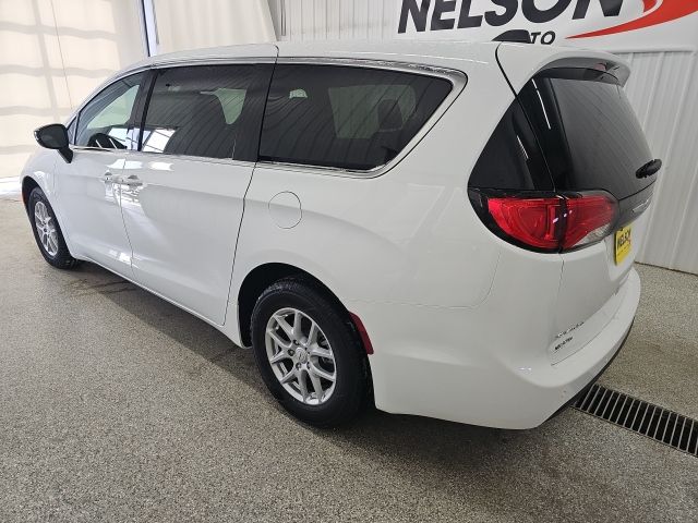 2026 Chrysler Voyager LX - Photo 9