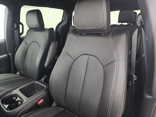 2026 Chrysler Voyager LX - Photo 25