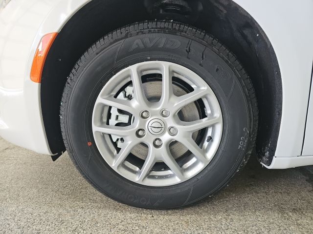 2026 Chrysler Voyager LX - Photo 10