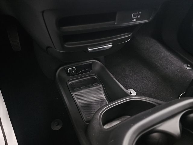 2026 Chrysler Voyager LX - Photo 31