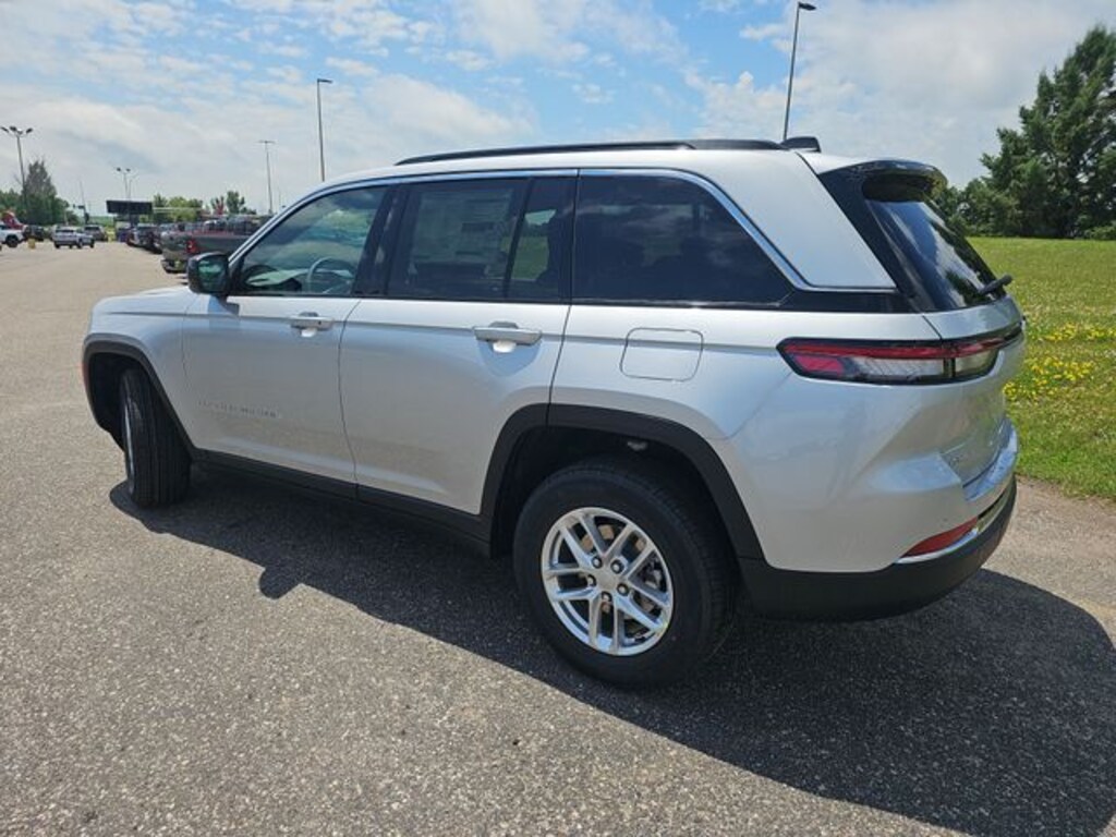 New 2026 Jeep Grand Cherokee LAREDO X 4X4 Sport Utility