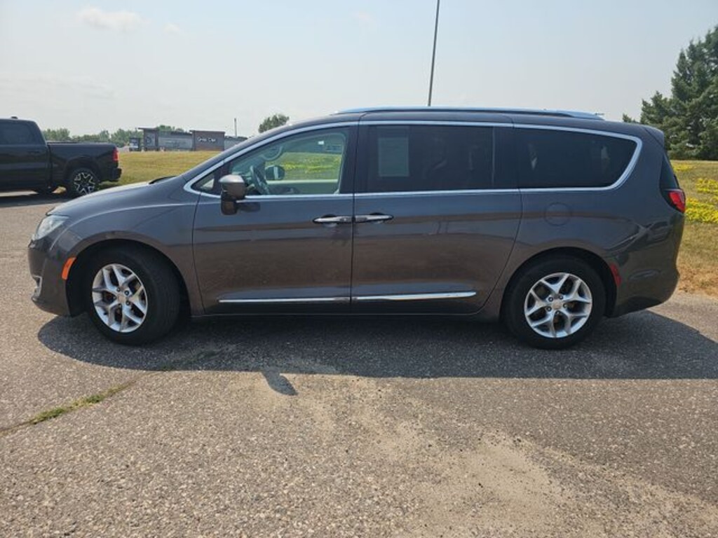 Used 2018 Chrysler Pacifica Touring L Plus Minivan/Van