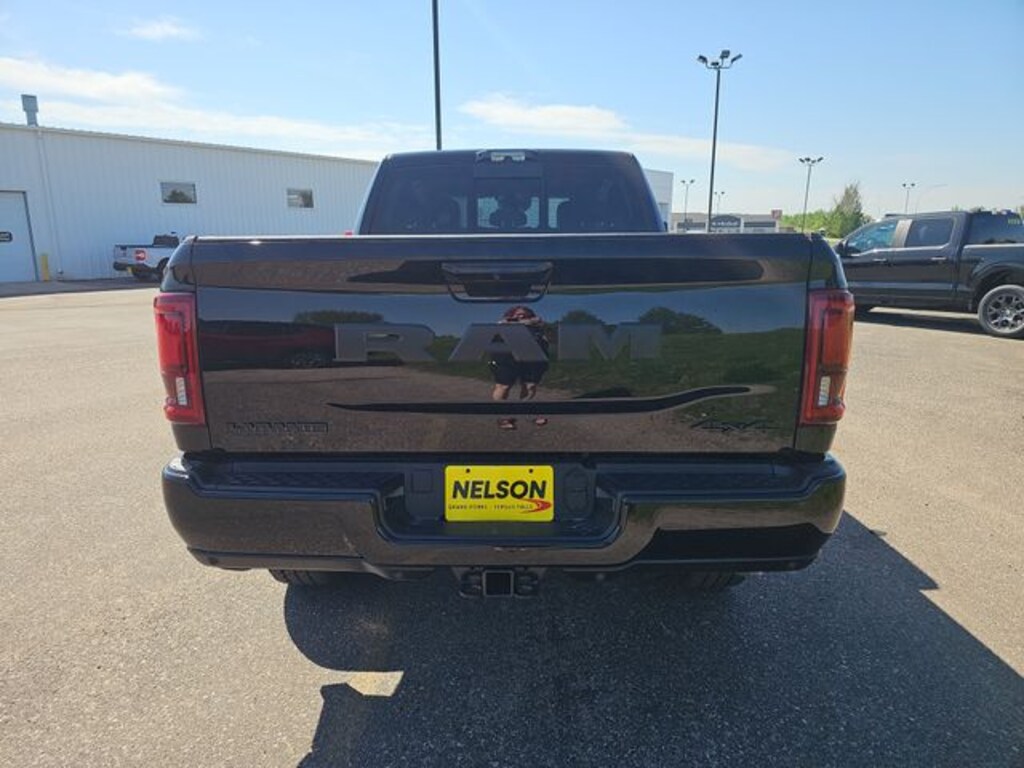 New 2026 Ram 3500 LARAMIE CREW CAB 4X4 6'4 BOX Pickup