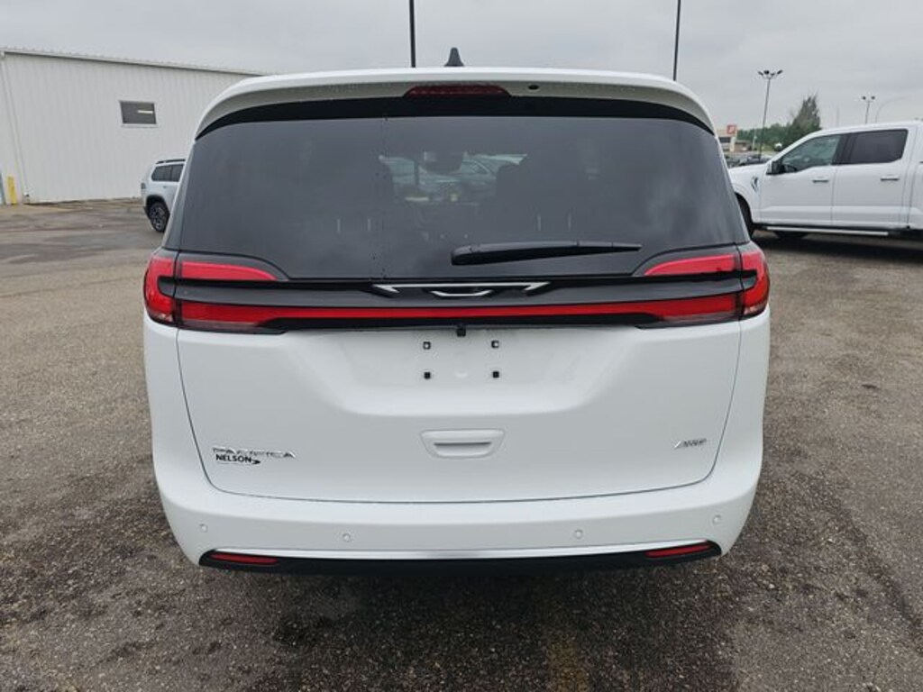 New 2027 Chrysler Pacifica SELECT AWD Passenger Van