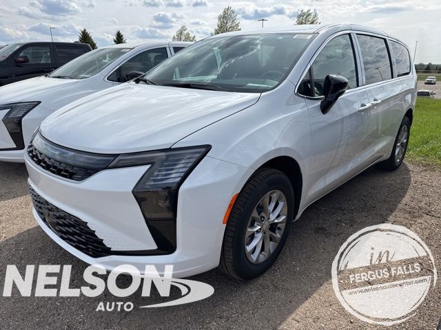 2027 Chrysler Pacifica Select AWD's photo
