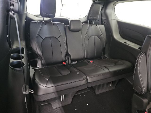 2026 Chrysler Voyager LX - Photo 17