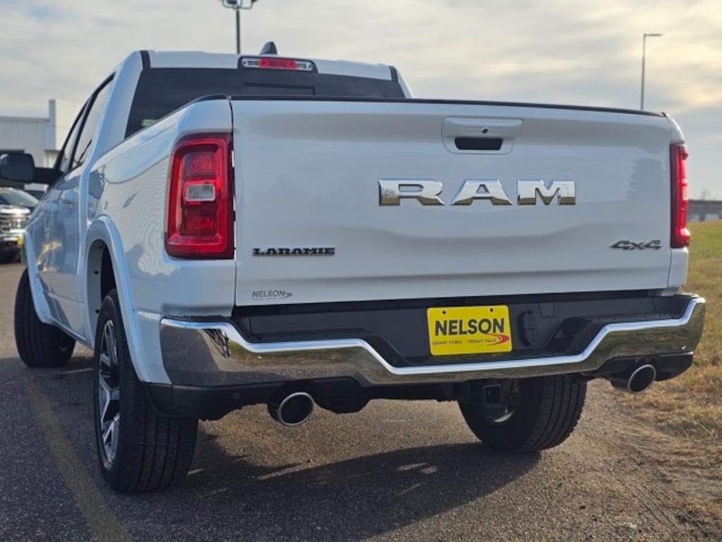 New 2026 Ram 1500 LARAMIE CREW CAB 4X4 5'7 BOX Pickup