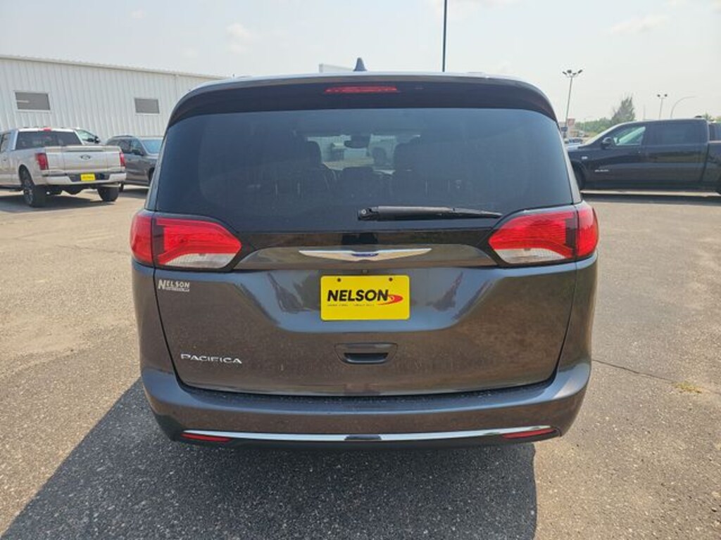 Used 2018 Chrysler Pacifica Touring L Plus Minivan/Van