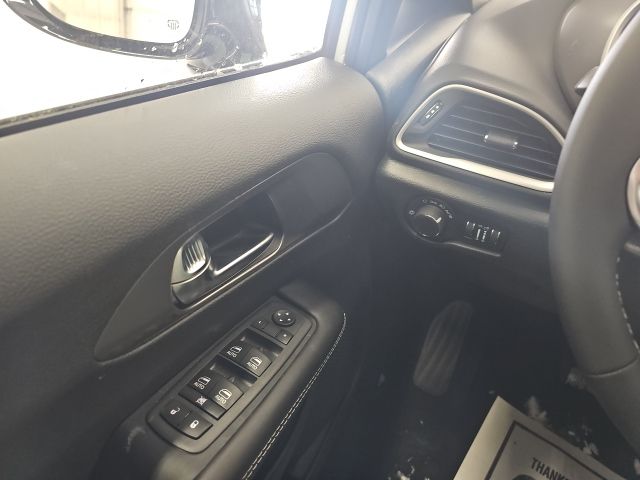 2026 Chrysler Voyager LX - Photo 28