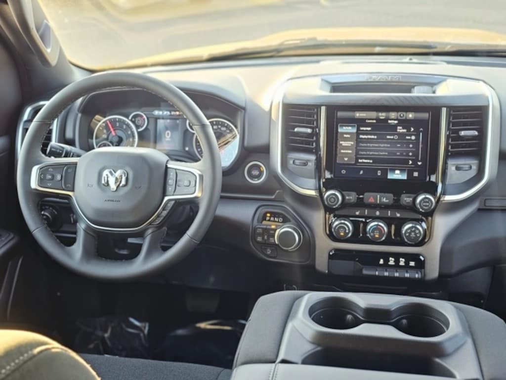 New 2025 Ram 1500 BIG HORN CREW CAB 4X4 5'7 BOX Pickup