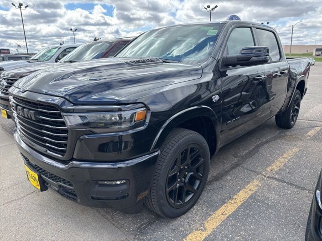 New 2026 Ram 1500 LARAMIE CREW CAB 4X4 5'7 BOX Pickup