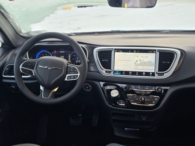 2026 Chrysler Voyager LX - Photo 2
