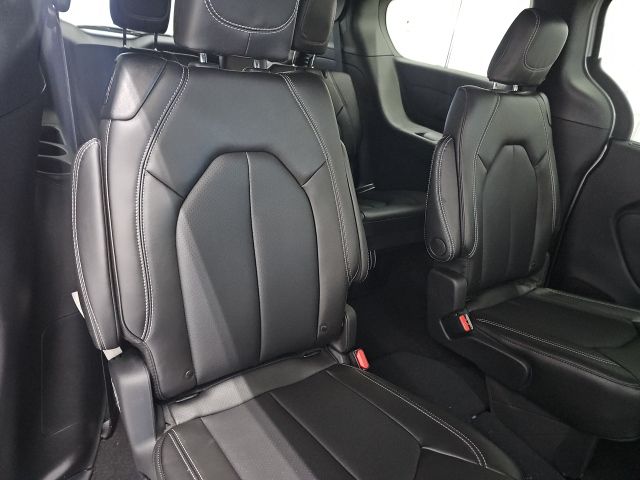 2026 Chrysler Voyager LX - Photo 16
