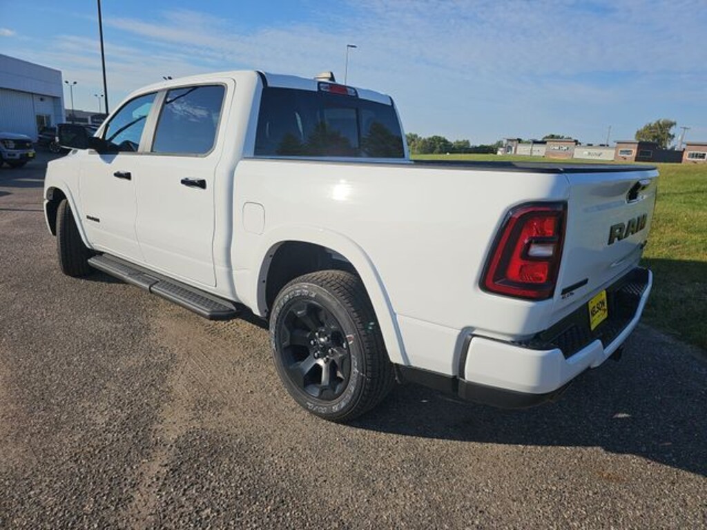 New 2026 Ram 1500 BIG HORN CREW CAB 4X4 5'7 BOX Pickup
