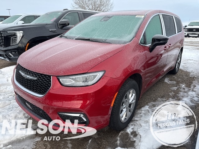 2026 Chrysler Pacifica Limited's photo