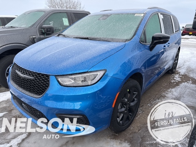 2026 Chrysler Pacifica Limited's photo