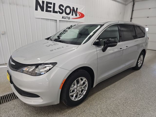 2026 Chrysler Voyager LX - Photo 4