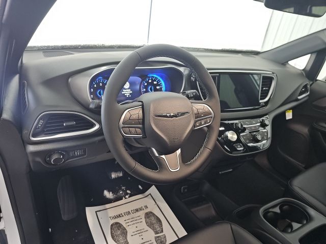 2026 Chrysler Voyager LX - Photo 23