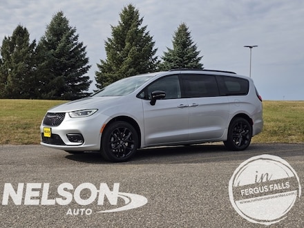 2026 Chrysler Pacifica LIMITED AWD Passenger Van