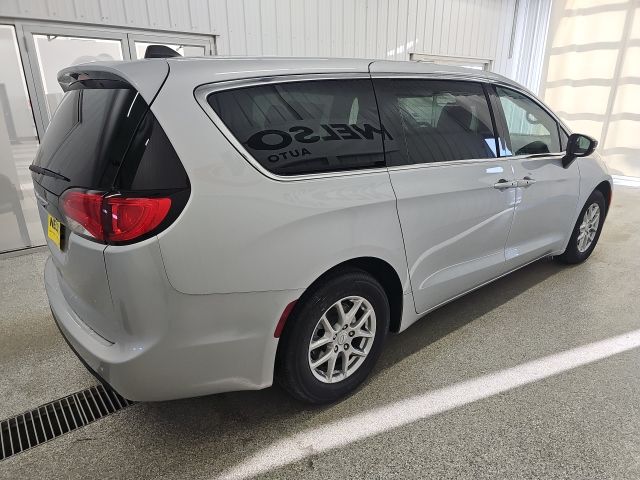 2026 Chrysler Voyager LX - Photo 7