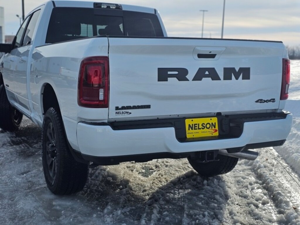 New 2026 Ram 3500 LARAMIE CREW CAB 4X4 6'4 BOX Pickup
