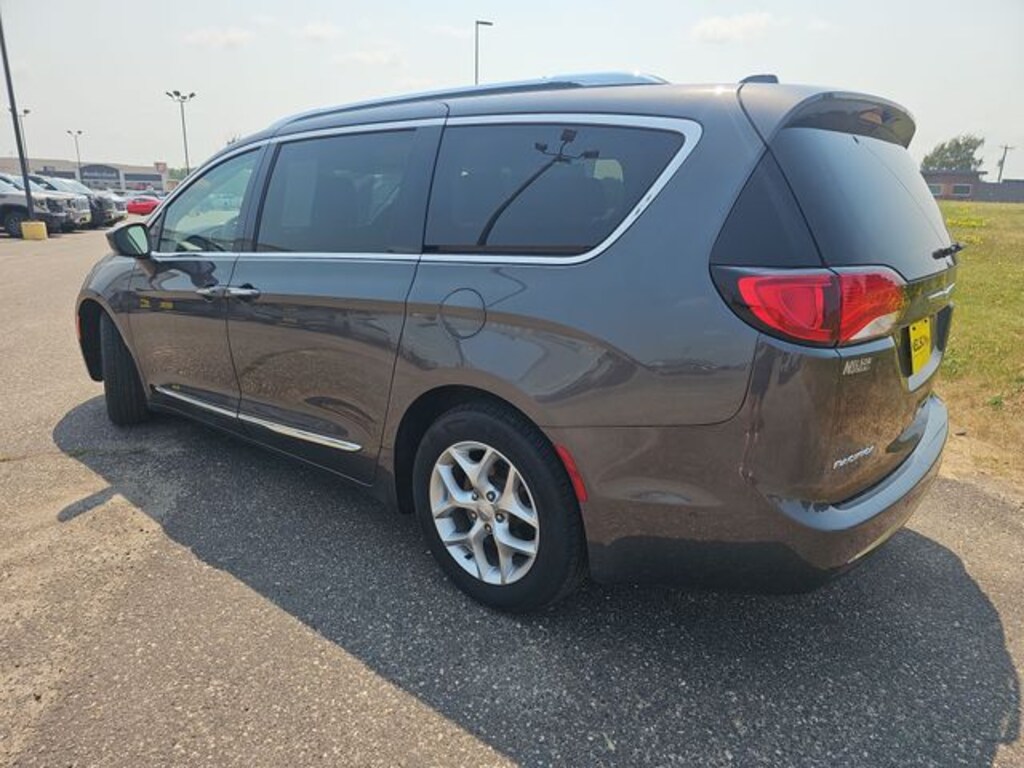 Used 2018 Chrysler Pacifica Touring L Plus Minivan/Van