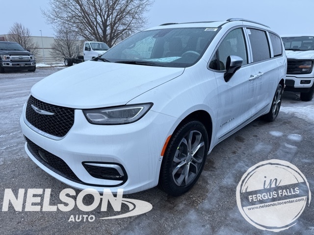 2026 Chrysler Pacifica Pinnacle's photo