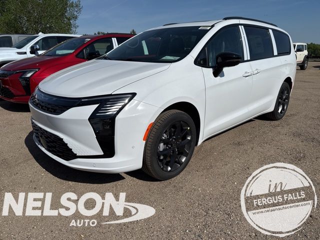 2027 Chrysler Pacifica Limited AWD's photo