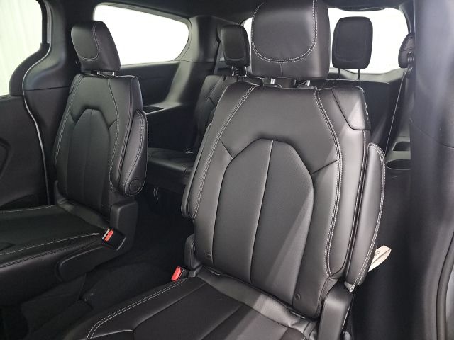 2026 Chrysler Voyager LX - Photo 21