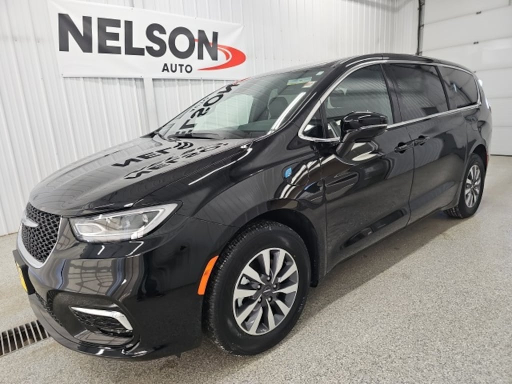 New 2025 Chrysler Pacifica Hybrid PACIFICA PLUG-IN HYBRID SELECT Passenger Van
