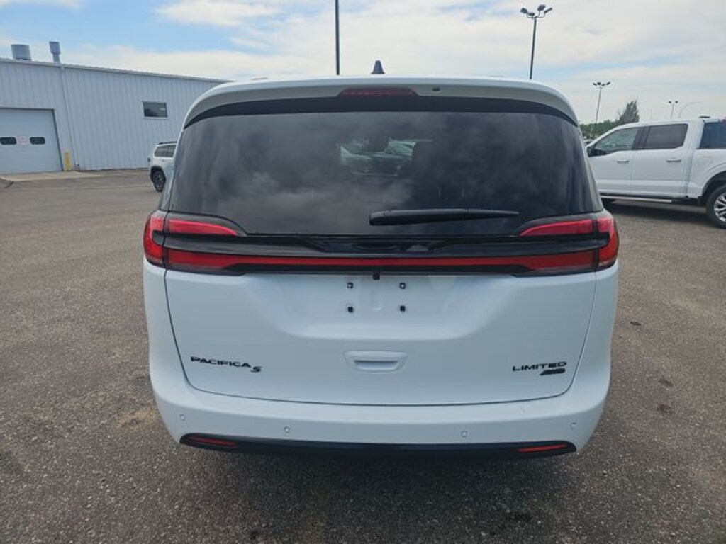 New 2027 Chrysler Pacifica LIMITED AWD Passenger Van
