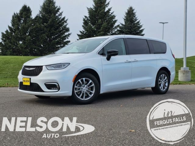 2026 Chrysler Pacifica Select AWD's photo