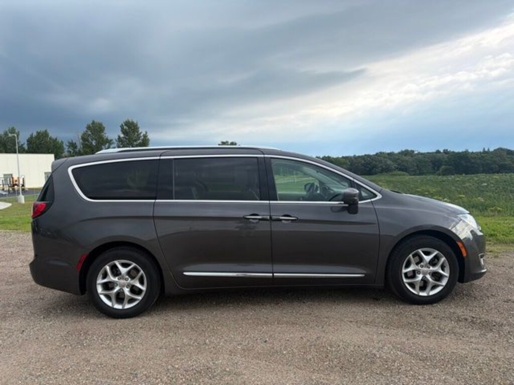 Used 2018 Chrysler Pacifica Touring L Plus Minivan/Van