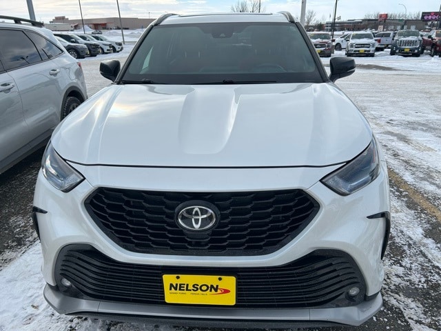 Used 2021 Toyota Highlander XSE with VIN 5TDJZRBH0MS137394 for sale in Fergus Falls, Minnesota