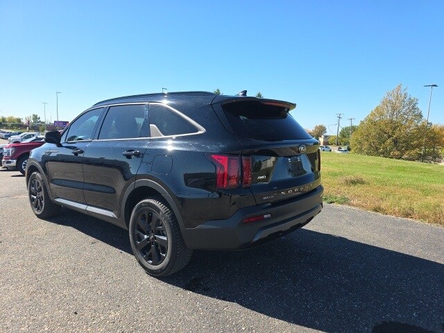 2021 Kia Sorento S photo 2