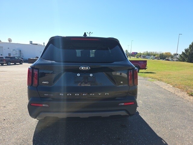2021 Kia Sorento S photo 3