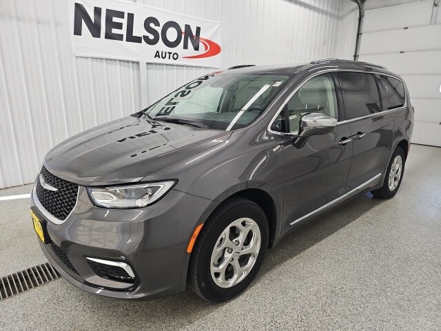 2021 Chrysler Pacifica Limited photo 2