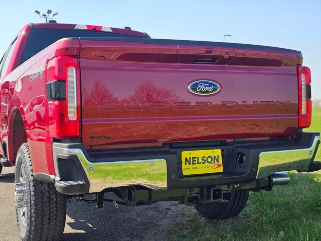 2025 Ford F-350 Lariat photo 3