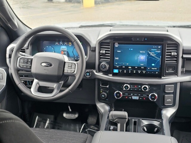 2025 Ford F-150 XLT photo 2