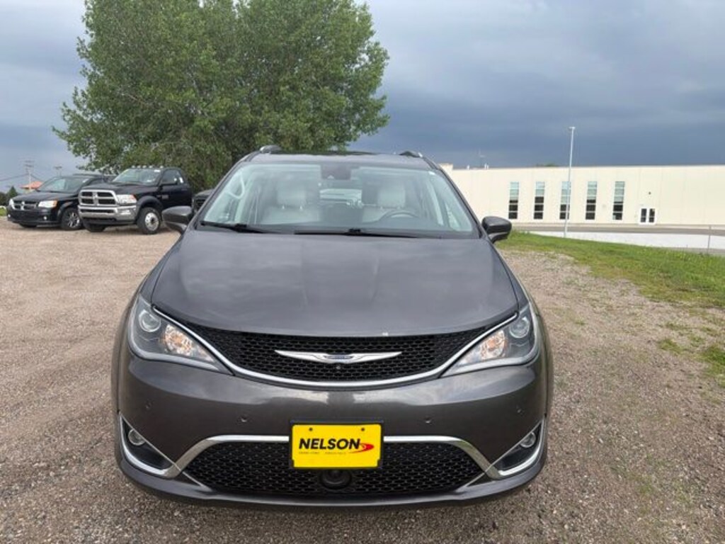 Used 2018 Chrysler Pacifica Touring L Plus Minivan/Van