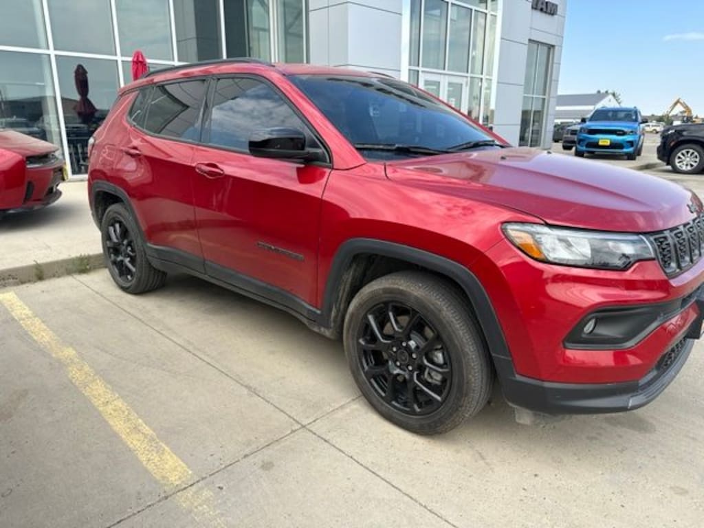Used 2025 Jeep Compass Latitude SUV