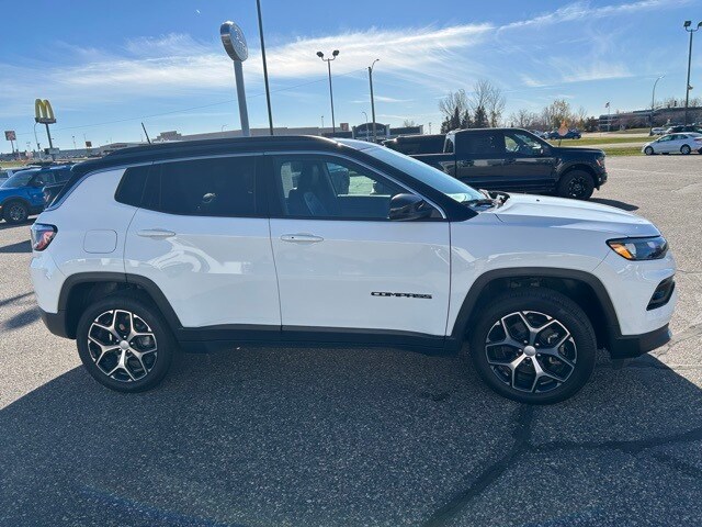 2024 Jeep Compass Limited photo 4