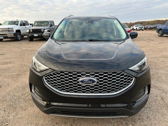 2023 Ford Edge SEL photo 2