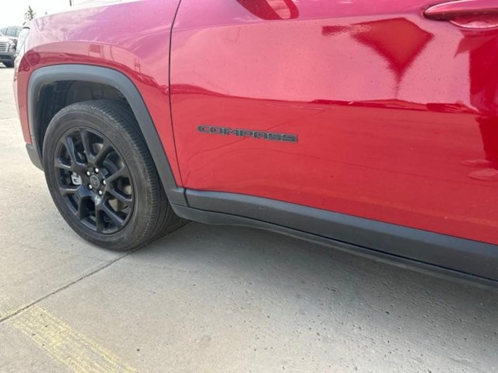 Used 2025 Jeep Compass Latitude SUV