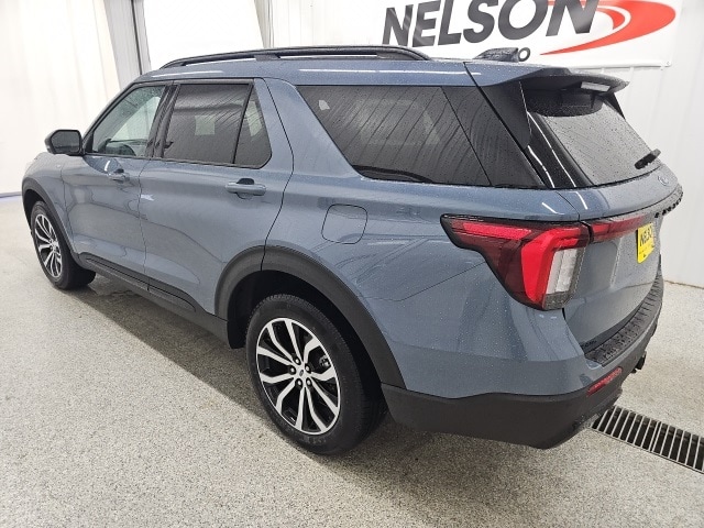 2026 Ford Explorer photo 3