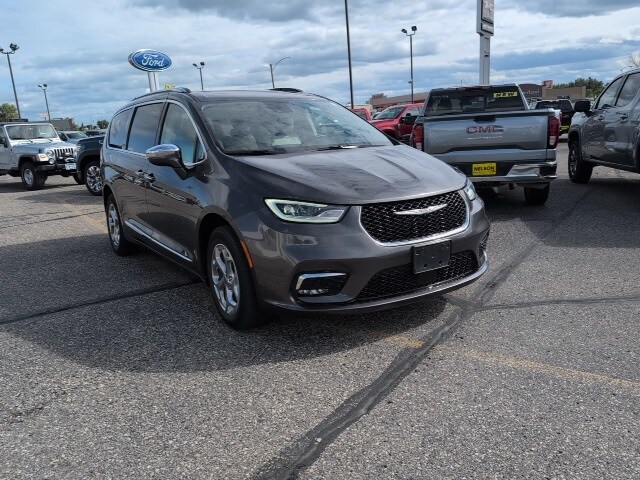 2021 Chrysler Pacifica Limited photo 2